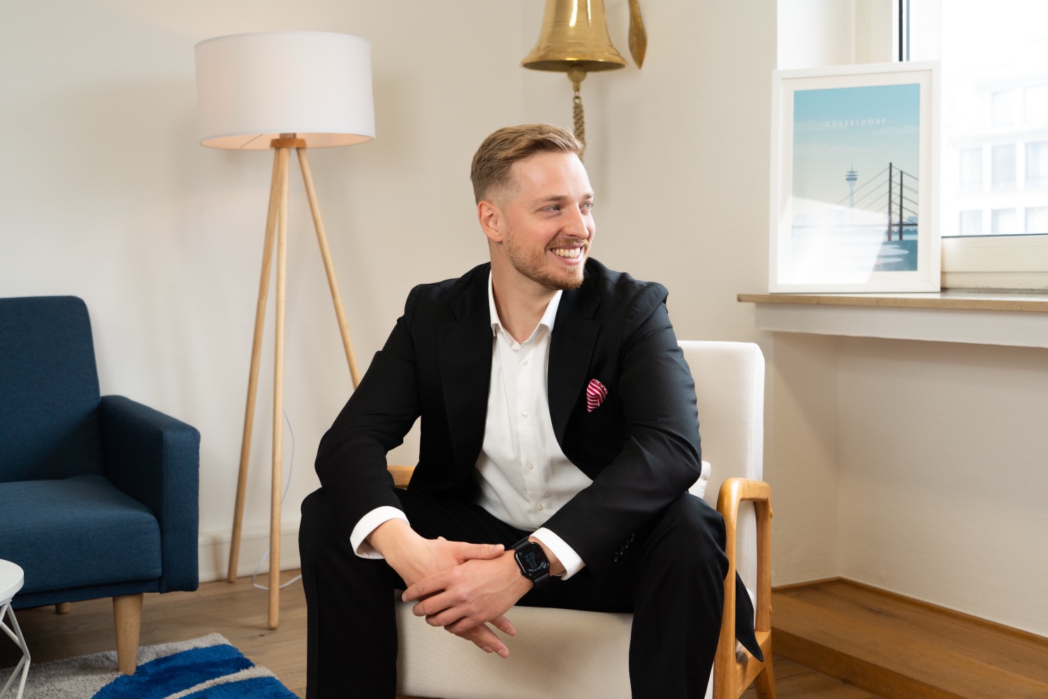 Daniel Kircher, Immobilienmakler und Gründer von Häuserhelden, im Büro in Düsseldorf